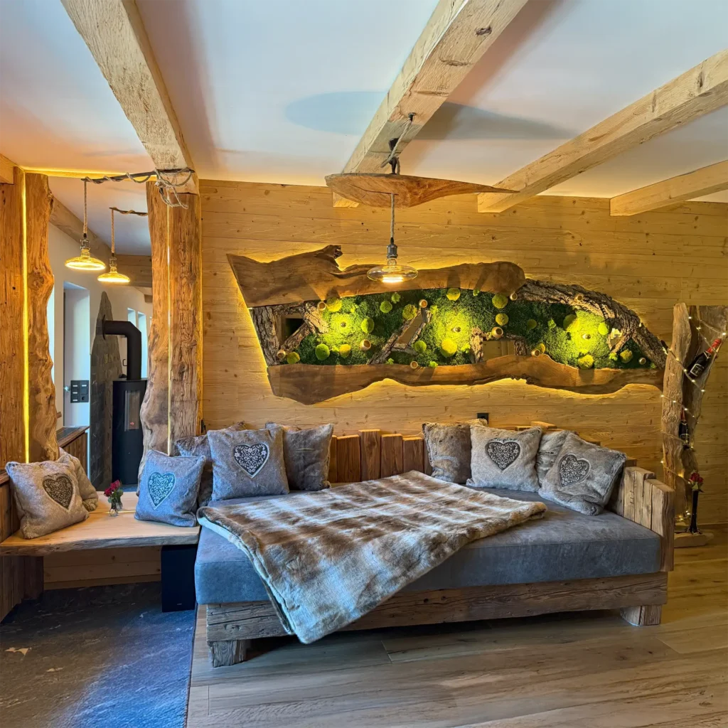 Das gemütliche Sofa mit Schlaffunktion im Wohnbereich der Ferienwohnung Harmonie